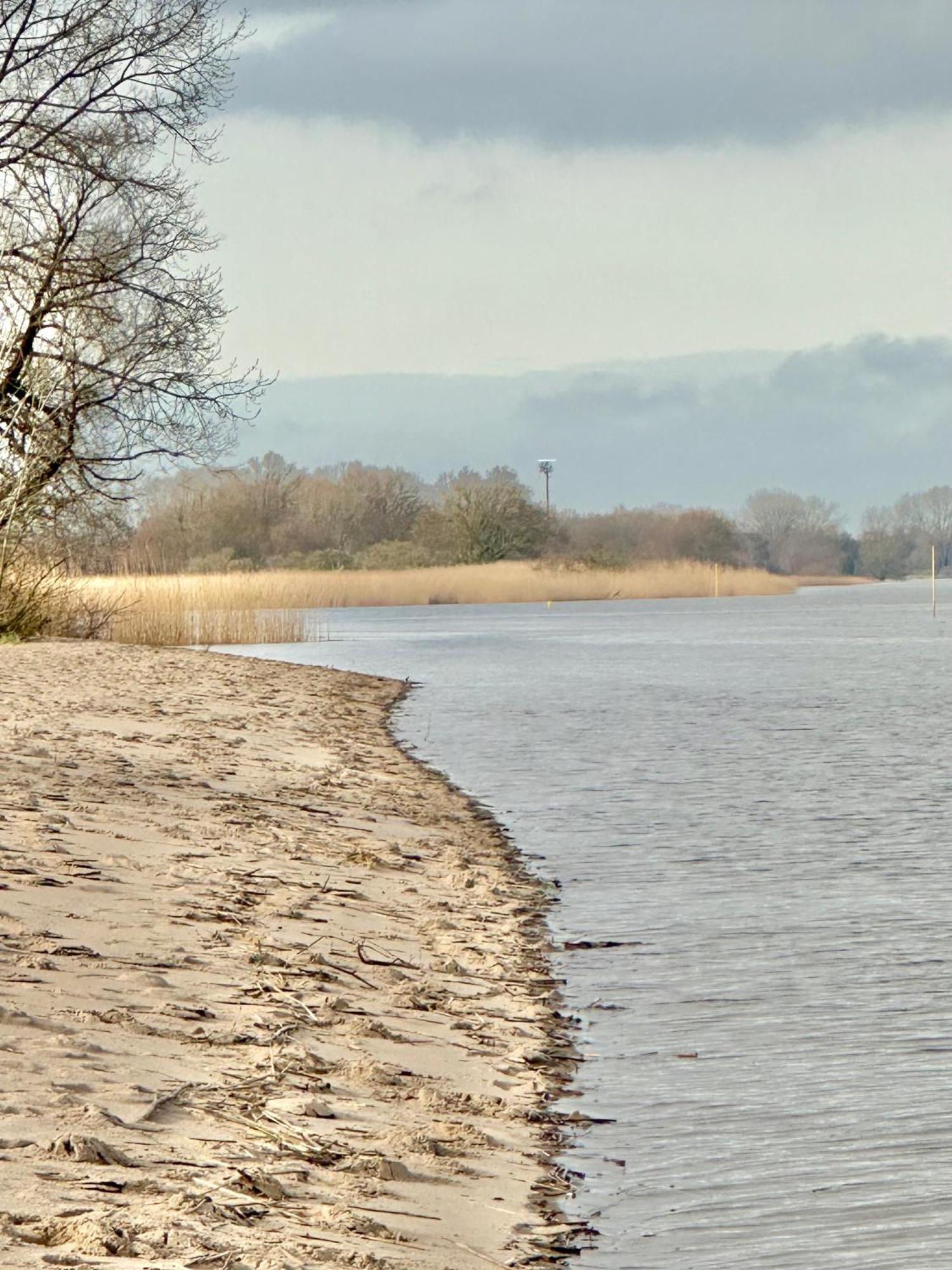 Gaestehaus Weserblick Am Weser-Sandstrand Berne Zewnętrze zdjęcie