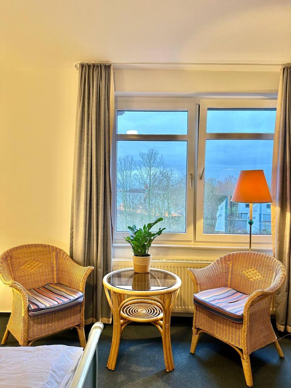 Gaestehaus Weserblick Am Weser-Sandstrand Berne Zewnętrze zdjęcie