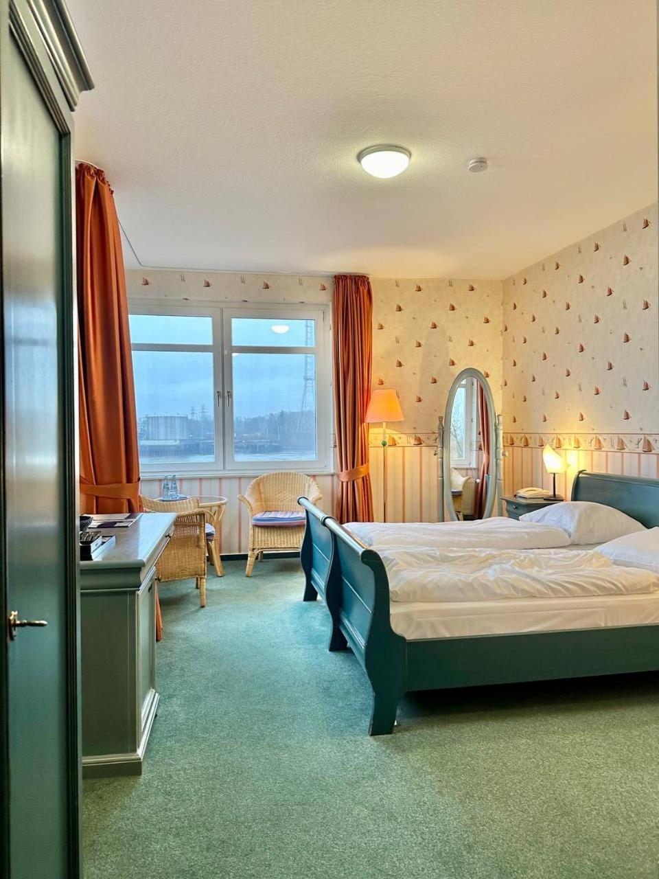 Gaestehaus Weserblick Am Weser-Sandstrand Berne Zewnętrze zdjęcie