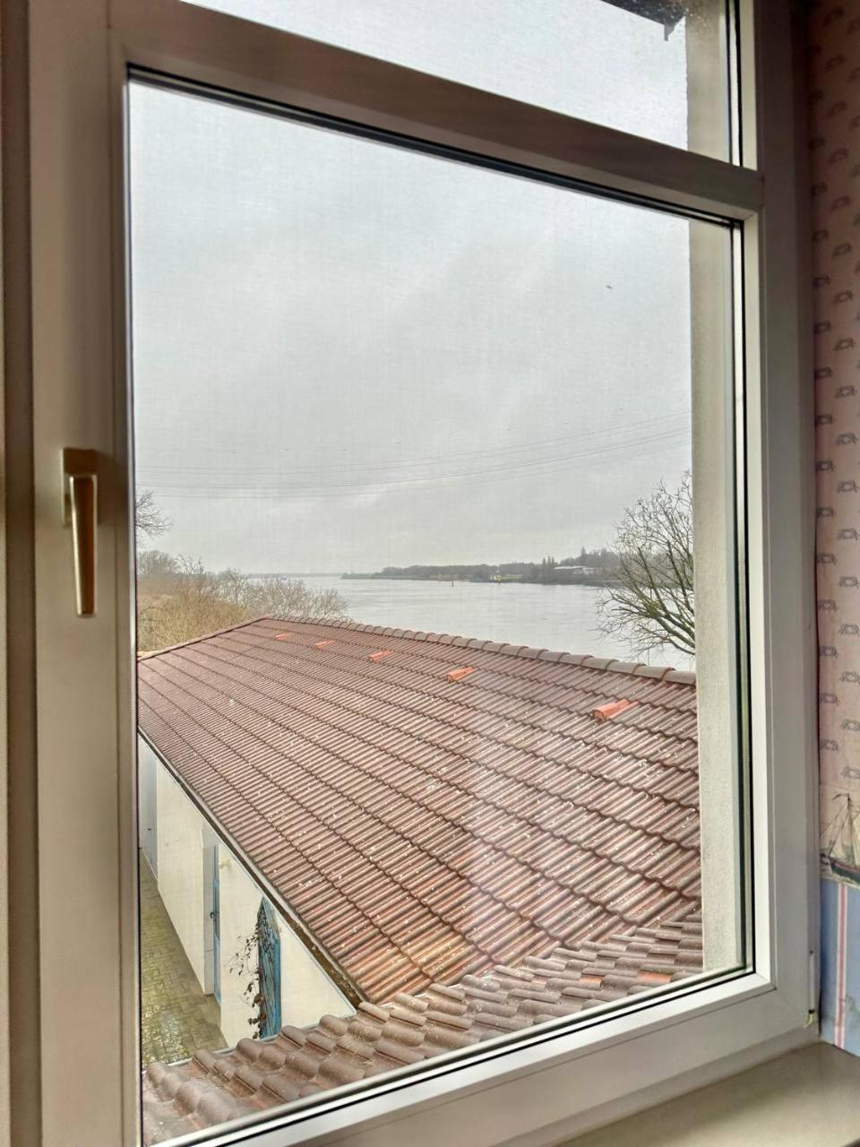 Gaestehaus Weserblick Am Weser-Sandstrand Berne Zewnętrze zdjęcie