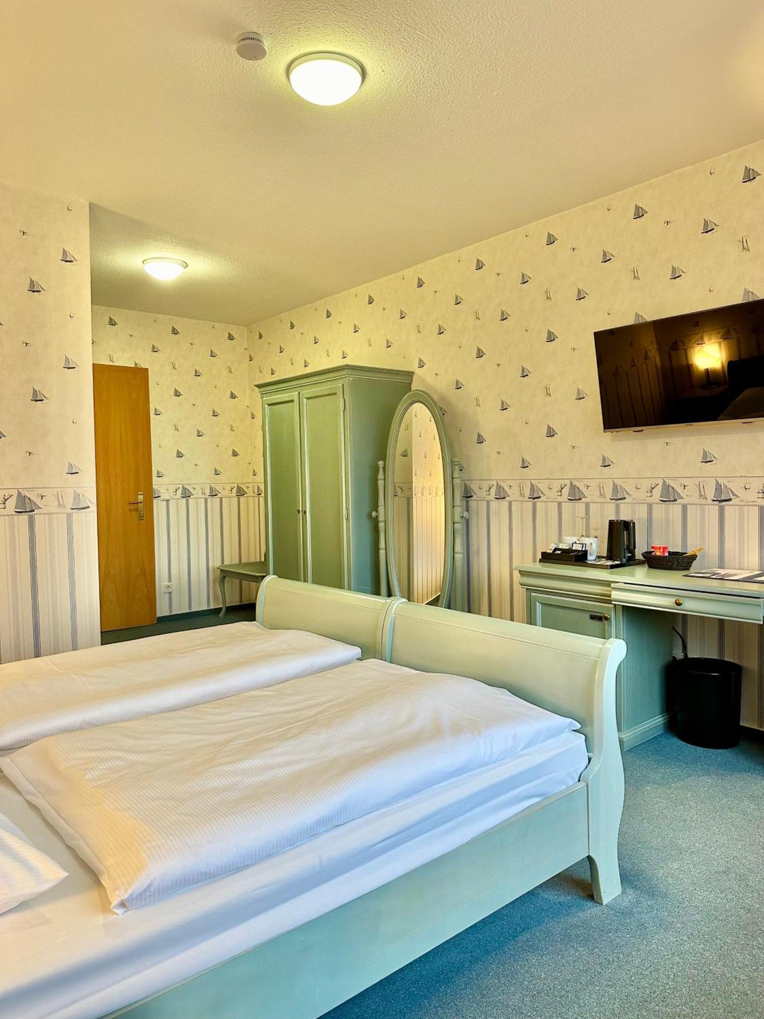 Gaestehaus Weserblick Am Weser-Sandstrand Berne Zewnętrze zdjęcie