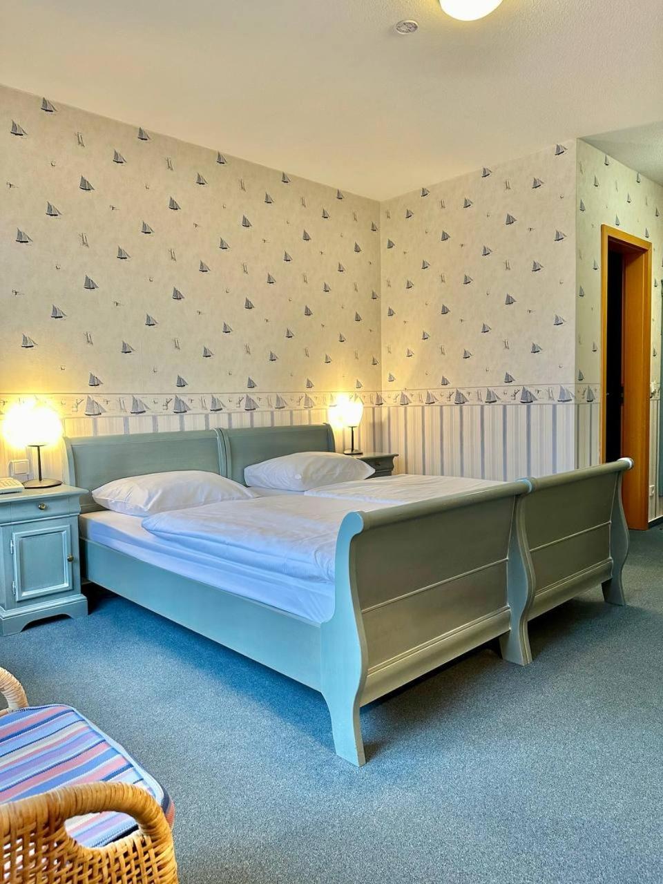 Gaestehaus Weserblick Am Weser-Sandstrand Berne Zewnętrze zdjęcie