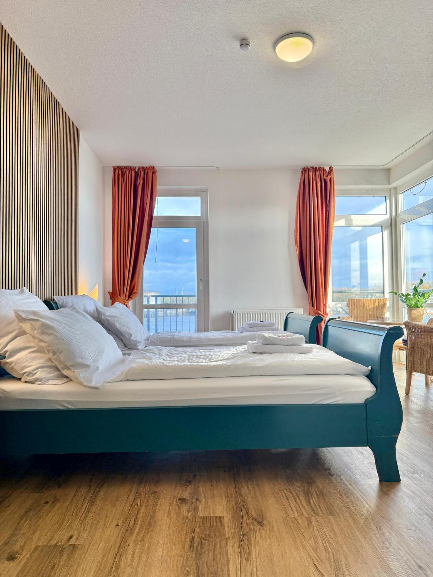Gaestehaus Weserblick Am Weser-Sandstrand Berne Zewnętrze zdjęcie