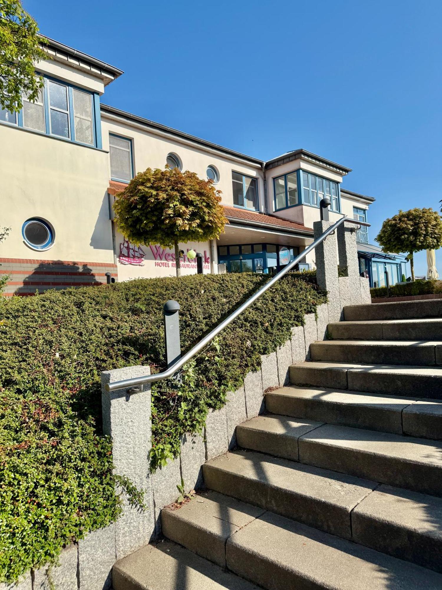 Gaestehaus Weserblick Am Weser-Sandstrand Berne Zewnętrze zdjęcie
