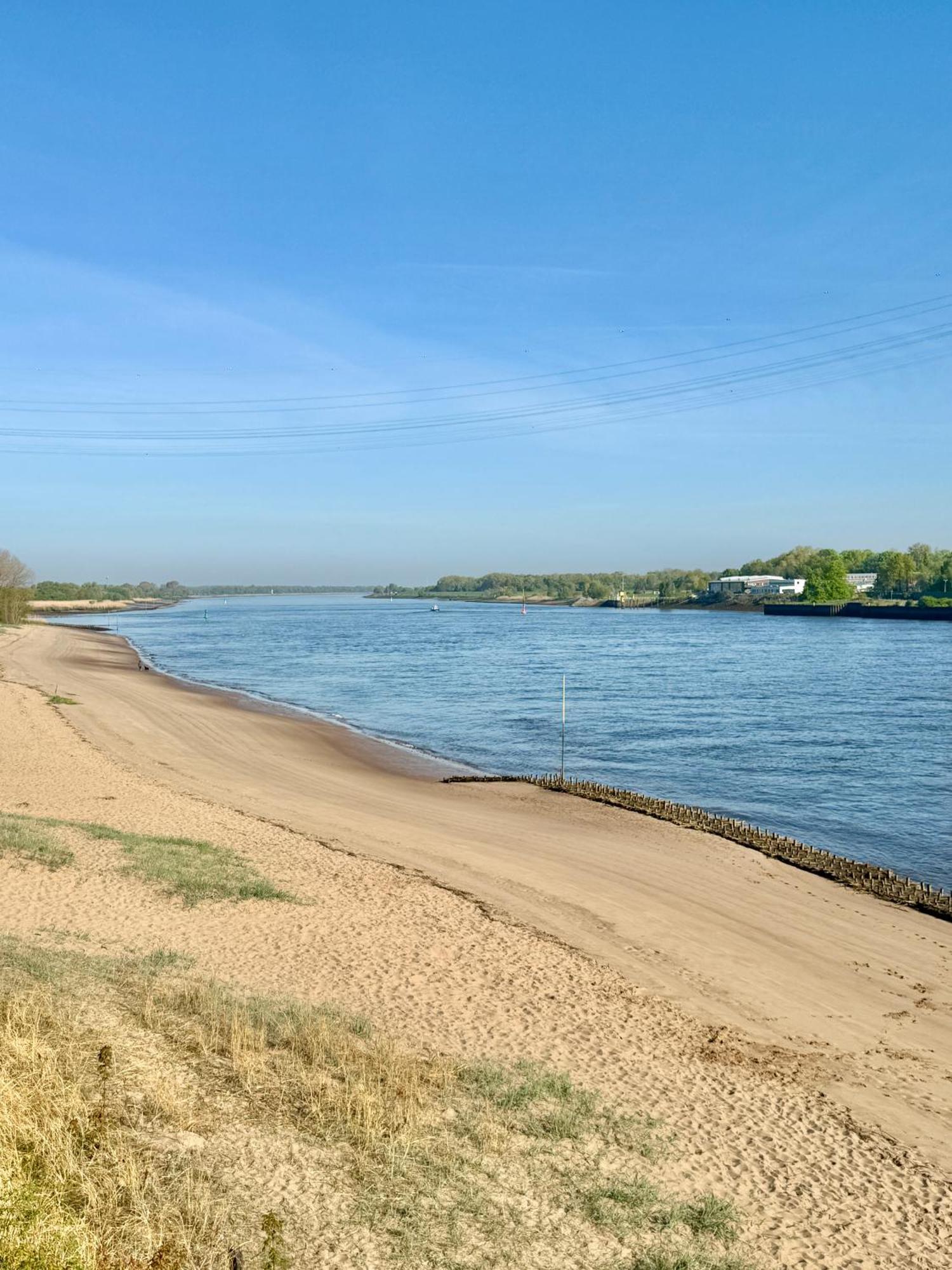Gaestehaus Weserblick Am Weser-Sandstrand Berne Zewnętrze zdjęcie