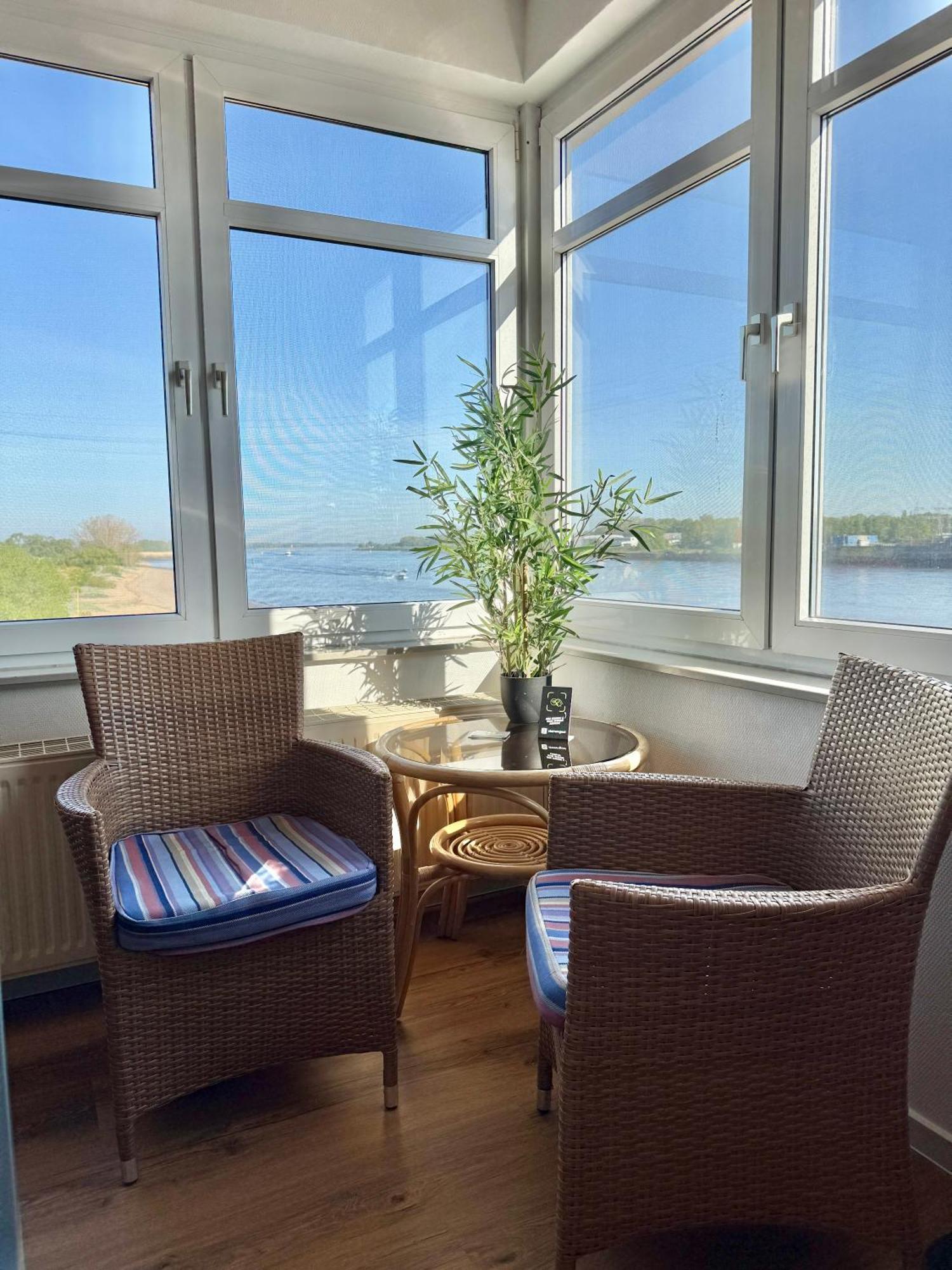 Gaestehaus Weserblick Am Weser-Sandstrand Berne Zewnętrze zdjęcie