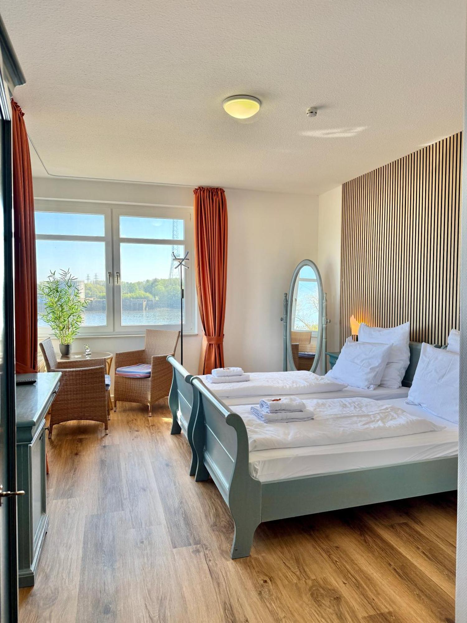 Gaestehaus Weserblick Am Weser-Sandstrand Berne Zewnętrze zdjęcie